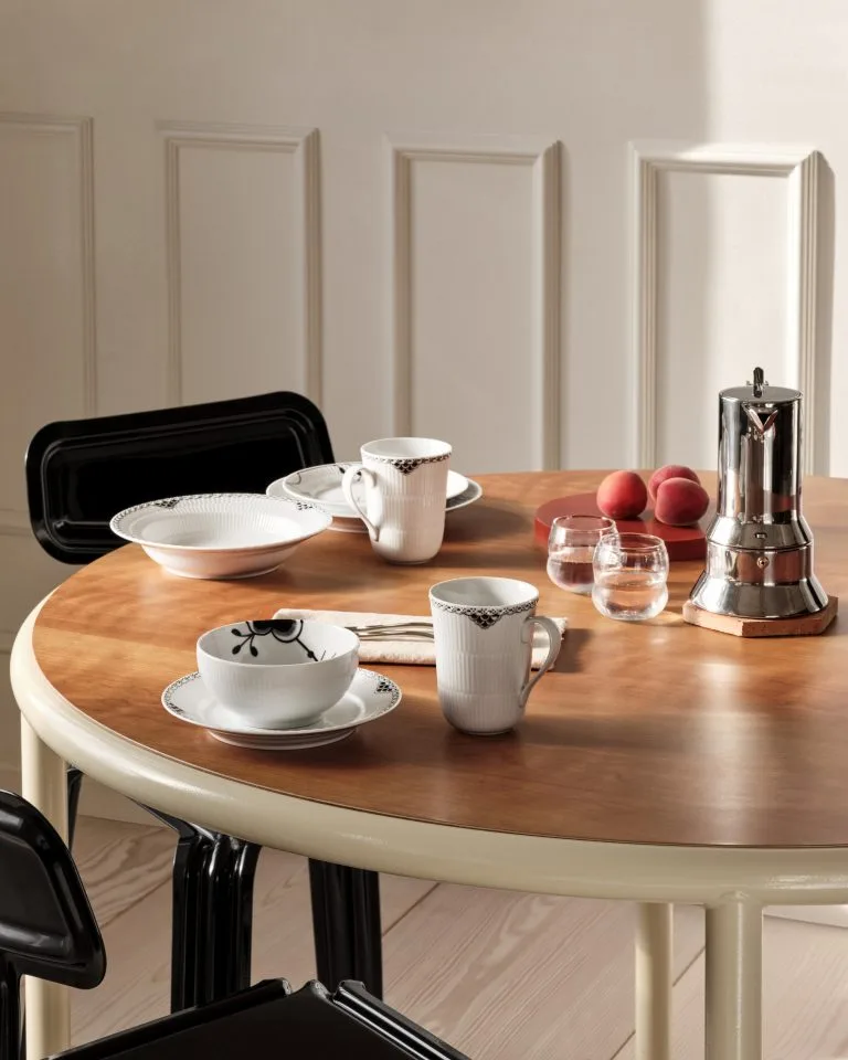 Royal Copenhagen Black Lace Dyp Tallerken 5 Royal Copenhagen Black Lace Dyp Tallerken - Bilde 3