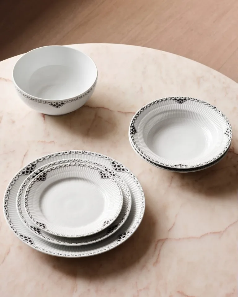 Royal Copenhagen Black Lace Dyp Tallerken 6 Royal Copenhagen Black Lace Dyp Tallerken - Bilde 4